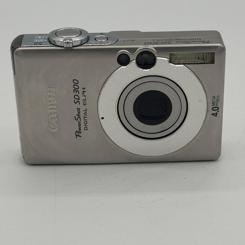 Canon PowerShot SD300 Digital ELPH 4.0MP Silver Compact Camera SD Card Battery